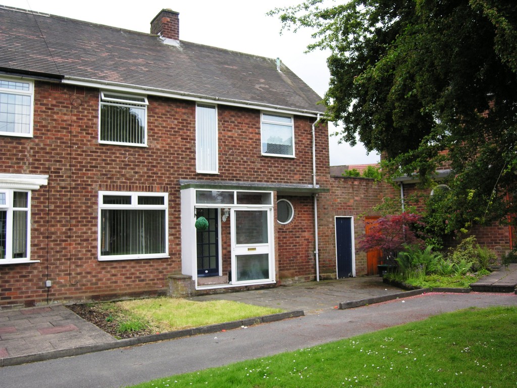 3bedroom town house for sale in Redlands Close, Solihull