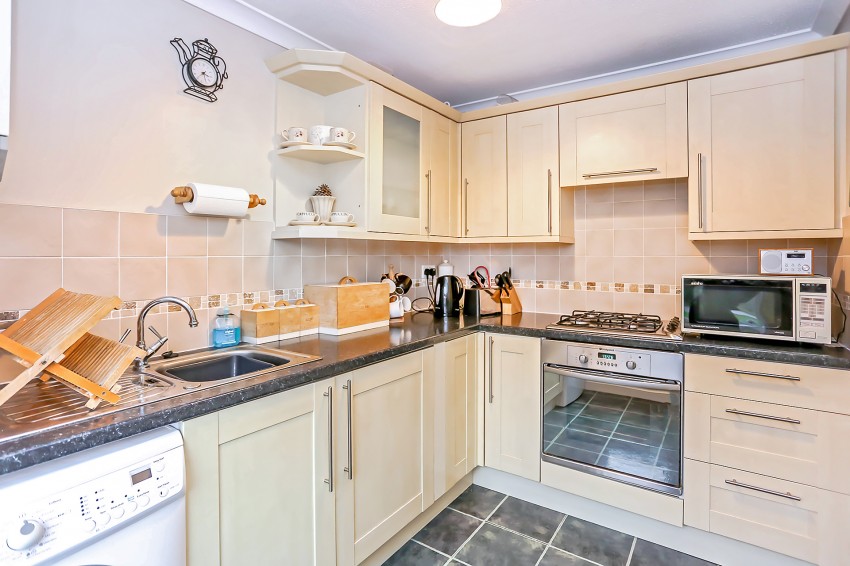 2bedroom town house for sale in Winster Avenue, Dorridge, Solihull