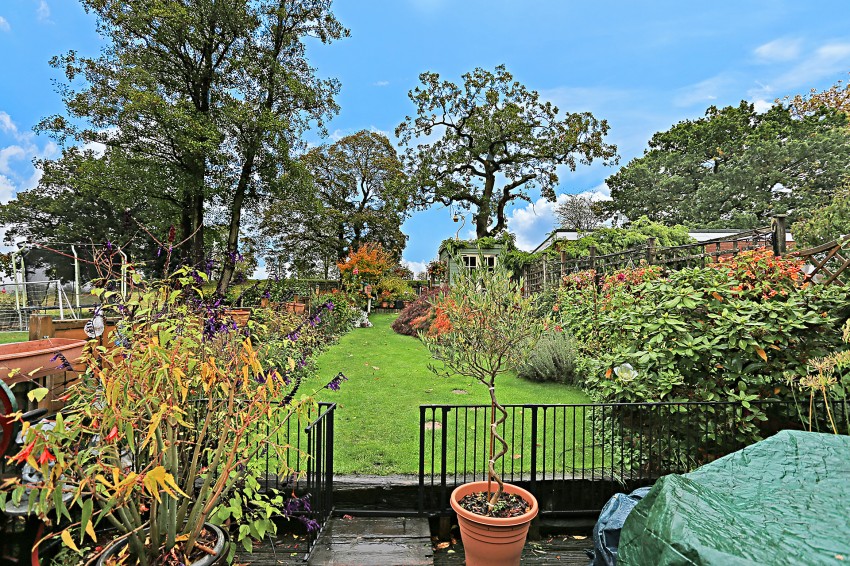 3bedroom town house for sale in Snowshill Drive, Cheswick Green, Solihull