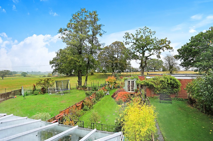 3bedroom town house for sale in Snowshill Drive, Cheswick Green, Solihull