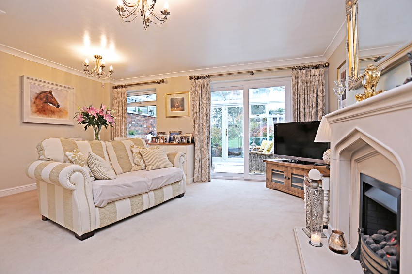 3bedroom town house for sale in Snowshill Drive, Cheswick Green, Solihull