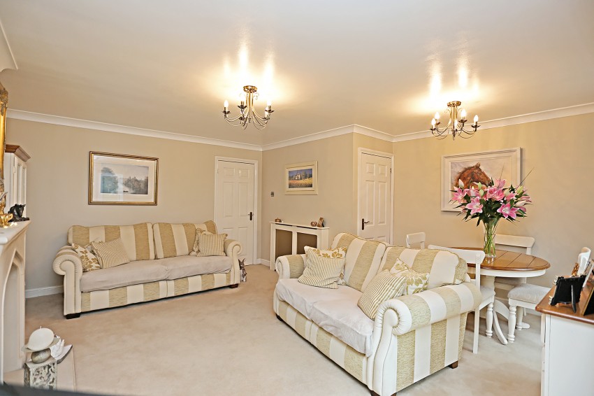 3bedroom town house for sale in Snowshill Drive, Cheswick Green, Solihull