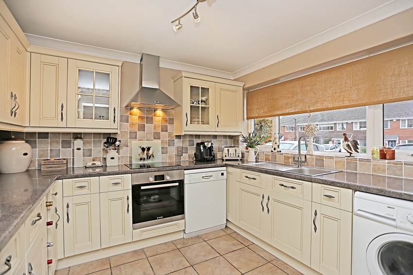 3bedroom town house for sale in Snowshill Drive, Cheswick Green, Solihull