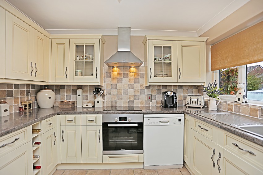 3bedroom town house for sale in Snowshill Drive, Cheswick Green, Solihull