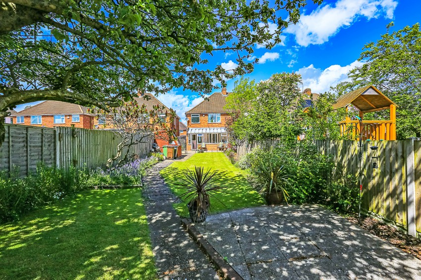 3bedroom semidetached house for sale in Barn Lane, Solihull