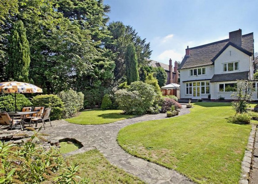 6bedroom detached house for sale in Warwick Road, Solihull