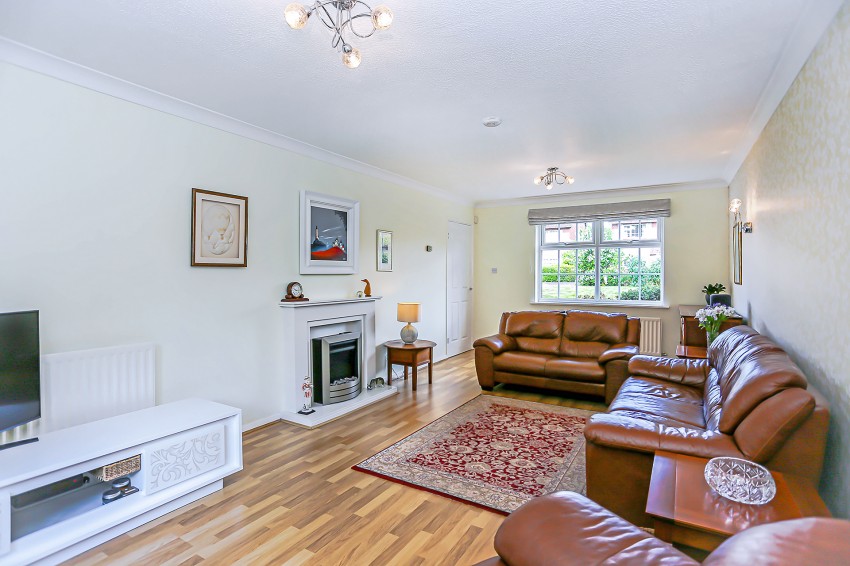 4bedroom detached house for sale in Heather Grove, Solihull