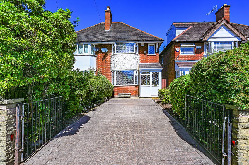 2bedroom semidetached house for sale in Barn Lane, Solihull