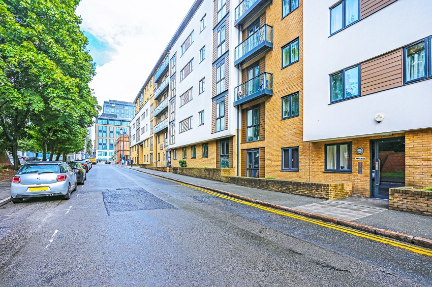 2bedroom apartment for sale in Cutlass Court, 28 Granville Street