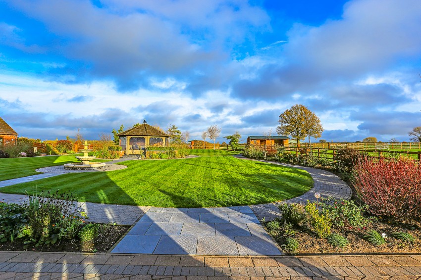 10bedroom detached house for sale in Mythe Lane, Witherley, Atherstone