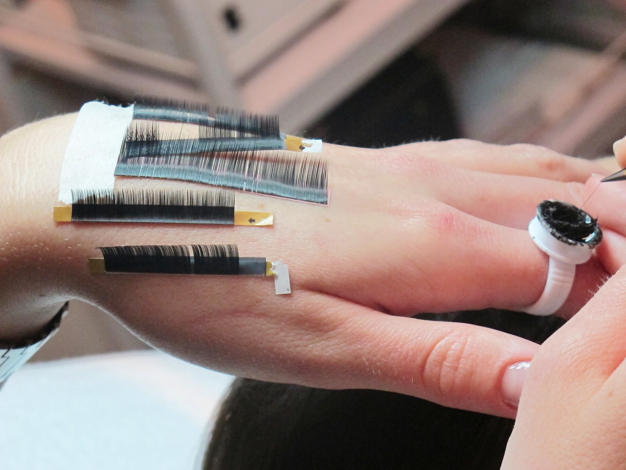 La La Express Eyelash Extensions at Sisters Beauty Lounge Simone Scribes