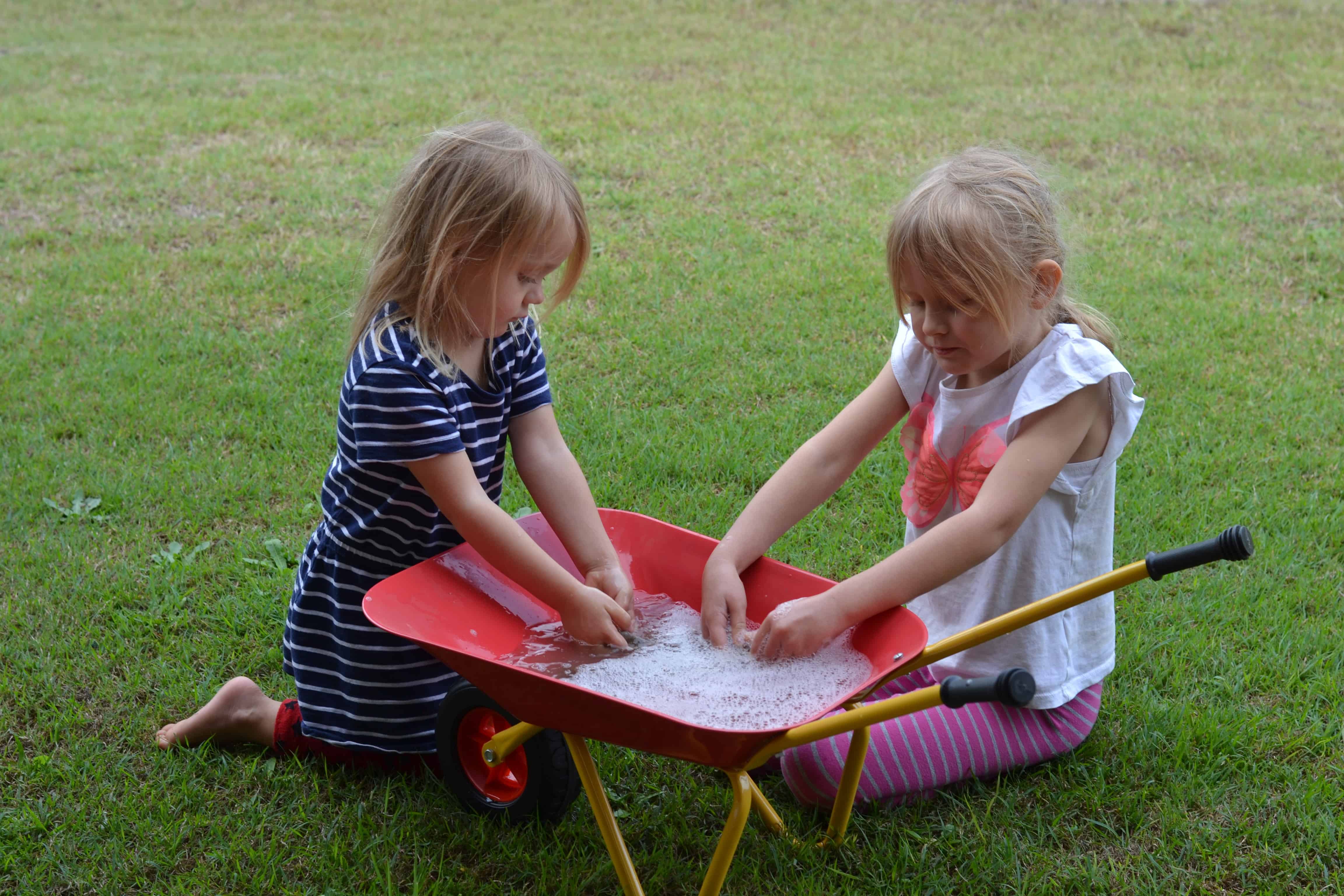 Super Fun Water Play Activities For Preschoolers Simplify Create Inspire