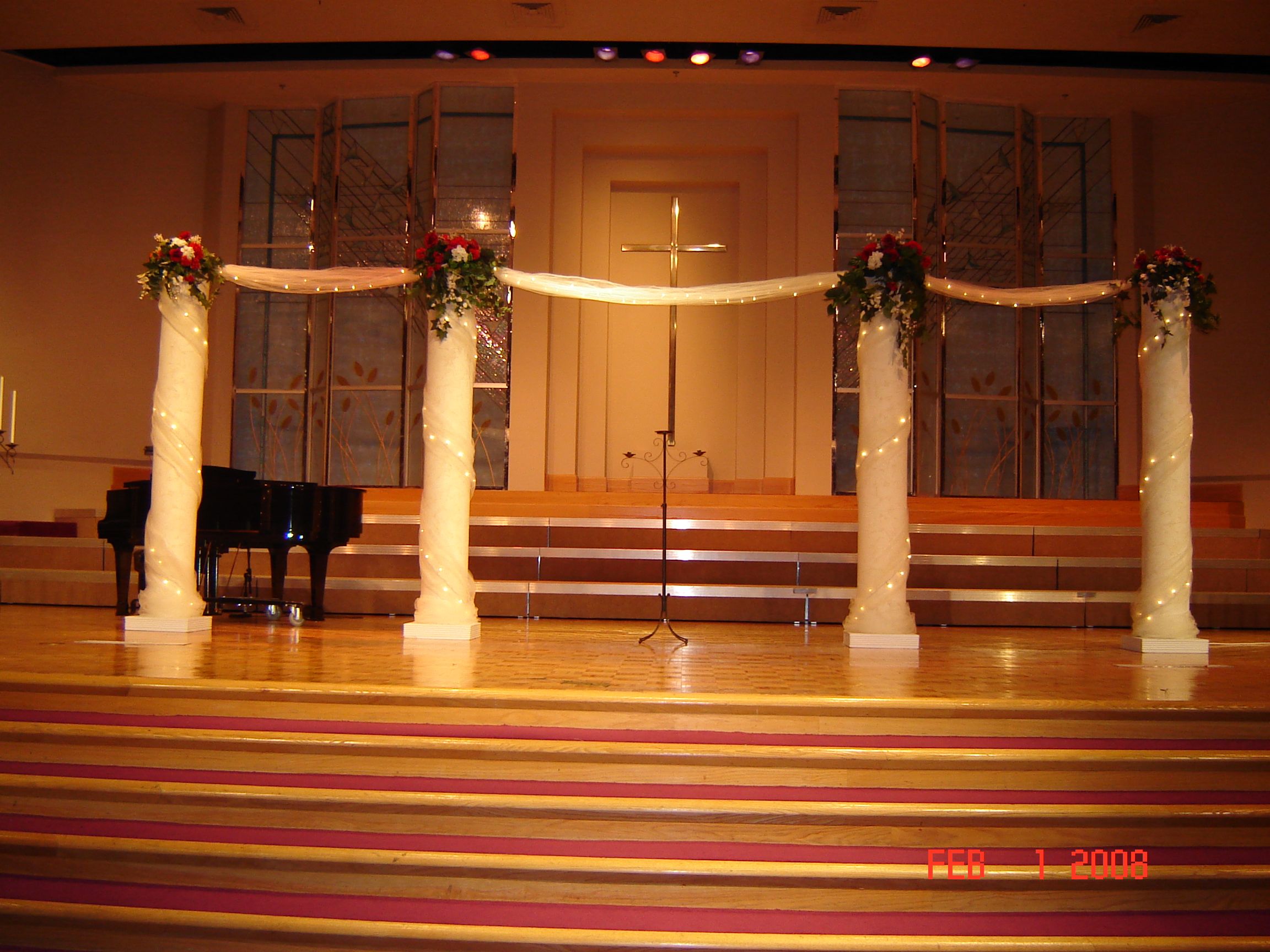 Simply Elegant Weddings columns and balustrade rentals, colonnade groups, urns, white columns