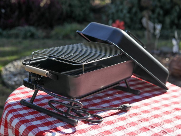 5 Top Portable Charcoal Grill Review Guide For 20212022 Simply Fun Pools