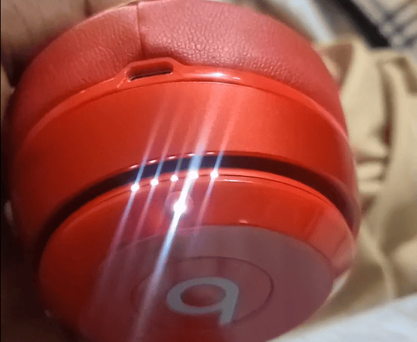 Beats Headphones Flashing Red Light: Troubleshooting Guide - SimplyMac