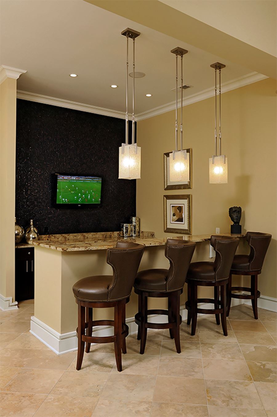 Clubhouse features builtin bar Built in bar, Club house, Home