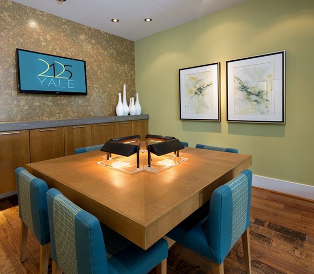 Houston Heights Apartments 2125 Yale Houston, Texas Gallery