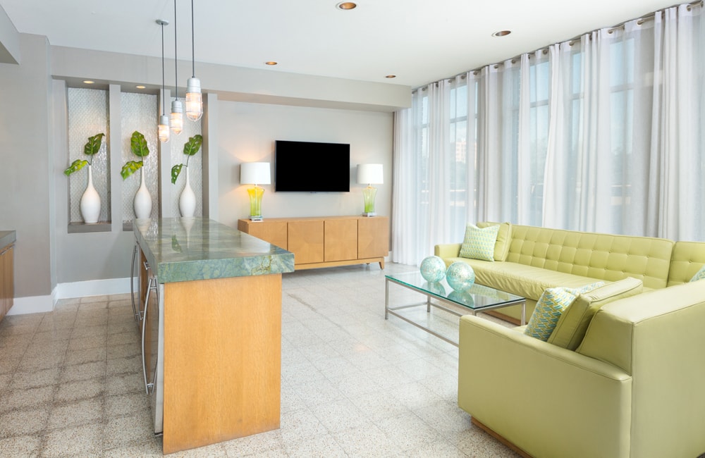 Houston Heights Apartments 2125 Yale Houston, Texas The Heights