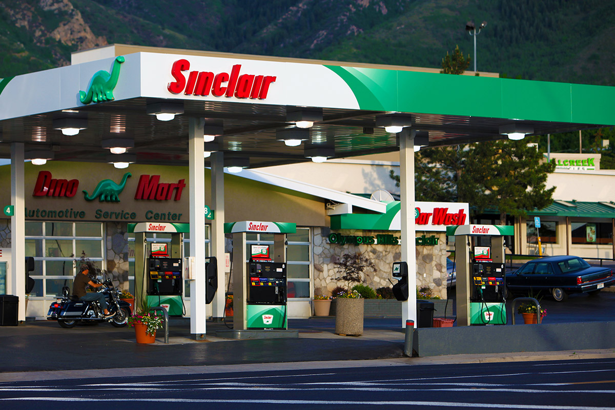 a Dealer Sinclair Oil Corporation