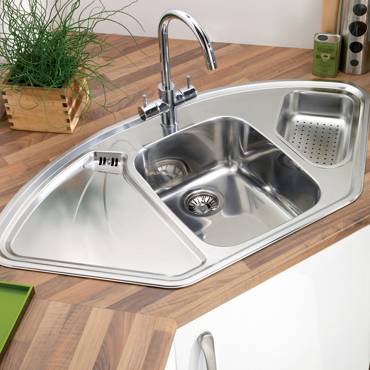 Astracast LAUSANNE Deluxe 1.5 Bowl Corner Kitchen Sink Astracast LAUSANNE Deluxe 1.5 Bowl Corner Kitchen Sink