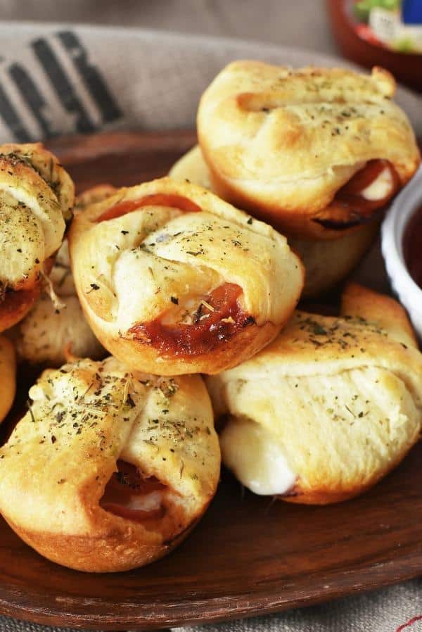 Easy Pizza Bombs Recipe (Pepperoni and Cheese) Sizzling Eats
