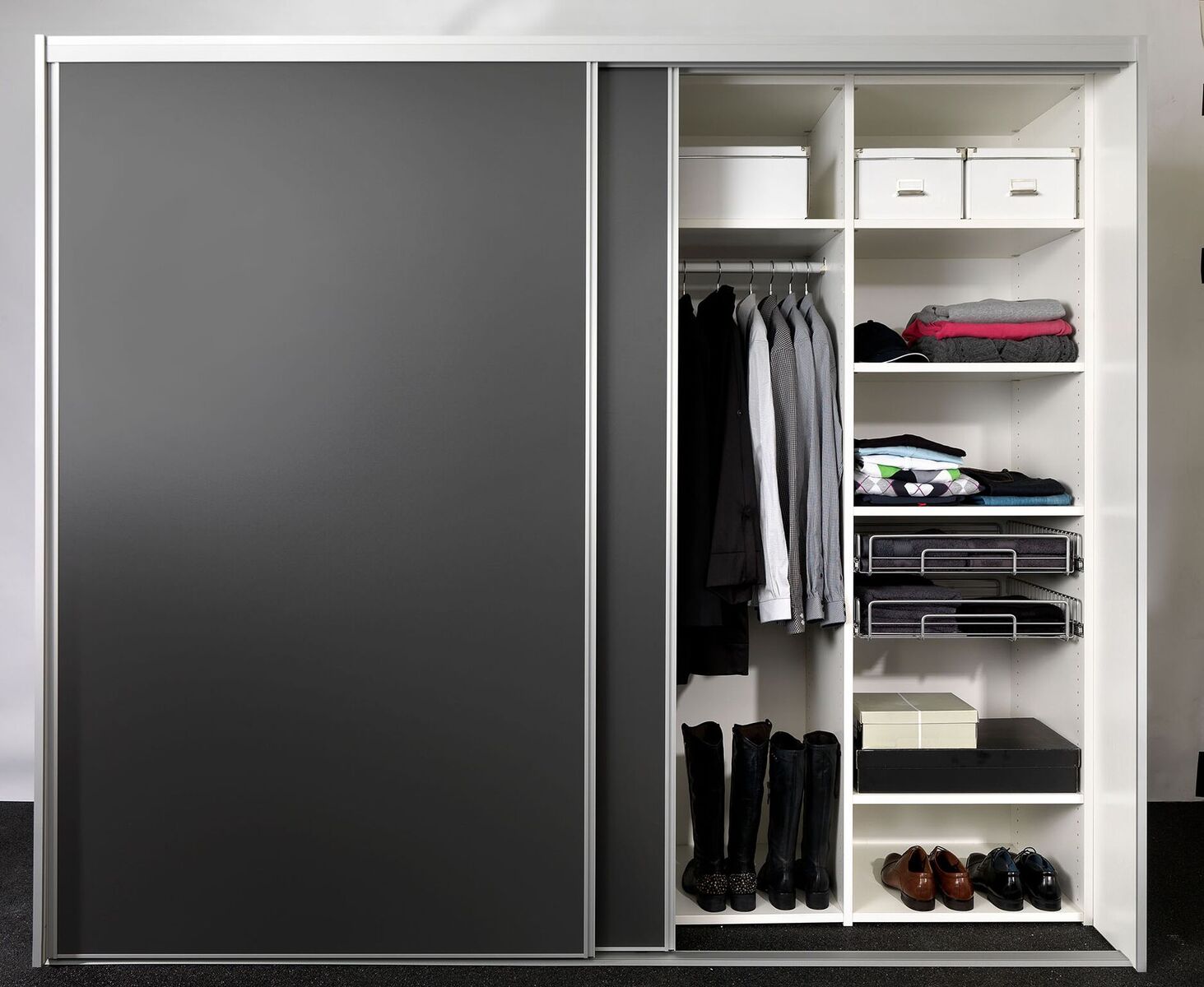 Garderobeskabe med skydedøre efter mål få et GRATIS tilbud ring nu!