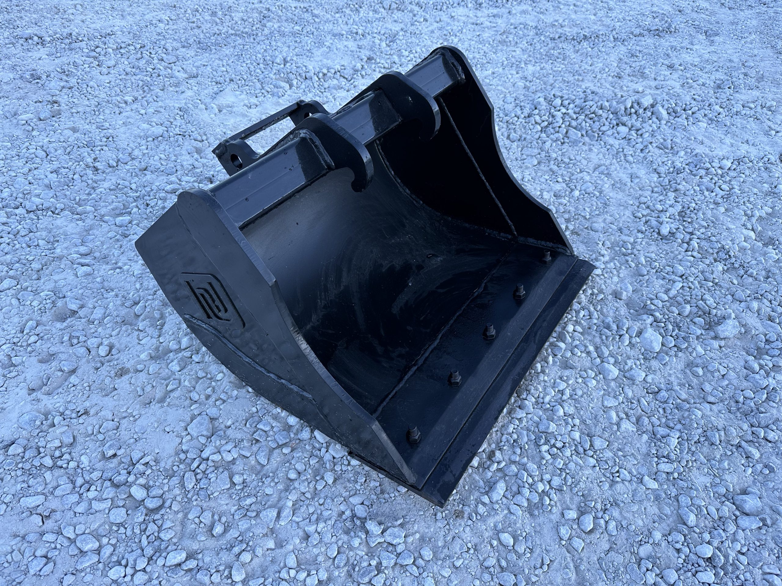 30″ Ditching Excavator Bucket with BOE Fits Bobcat ESeries and 435 Quick XChange 6,00010,000 lb