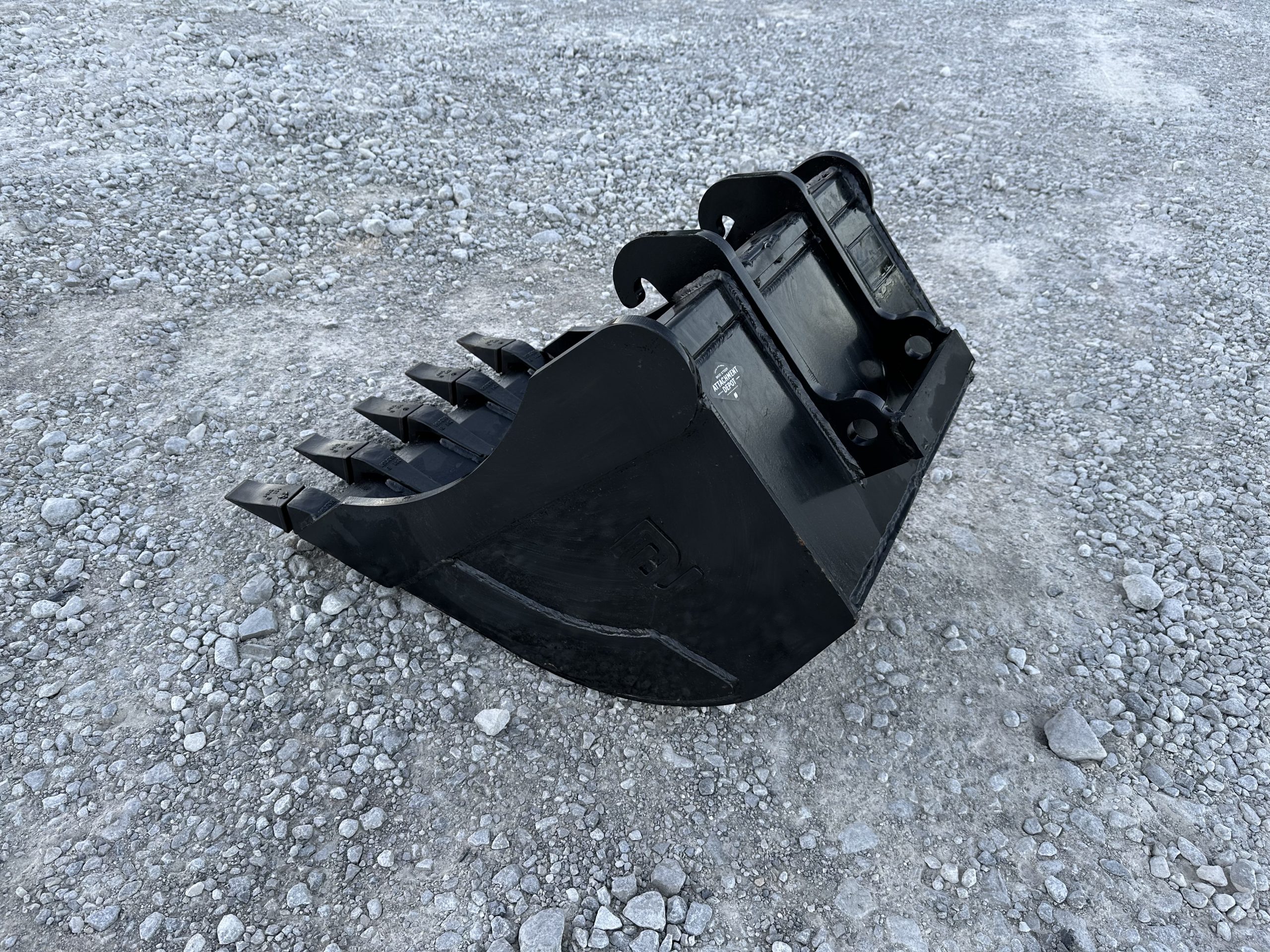 24″ Tooth Excavator Bucket Fits Bobcat Quick X Change for 10,000