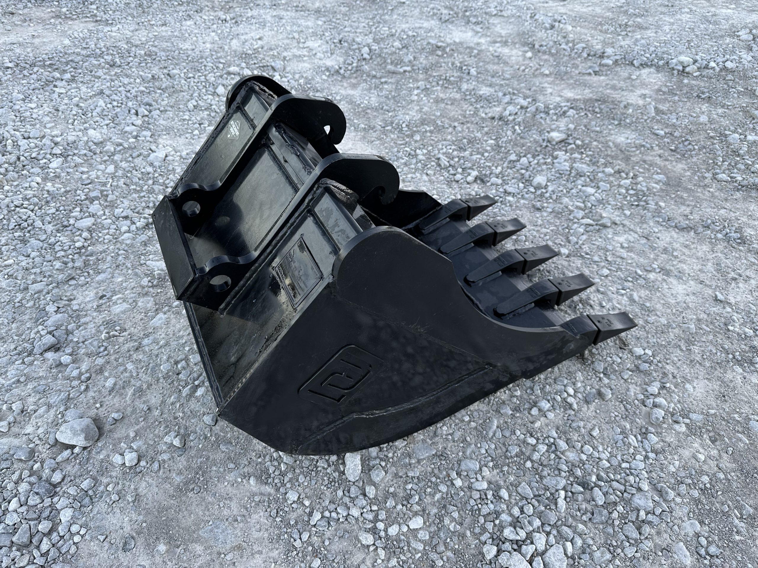 24″ Tooth Excavator Bucket Fits Bobcat Quick X Change for 10,000