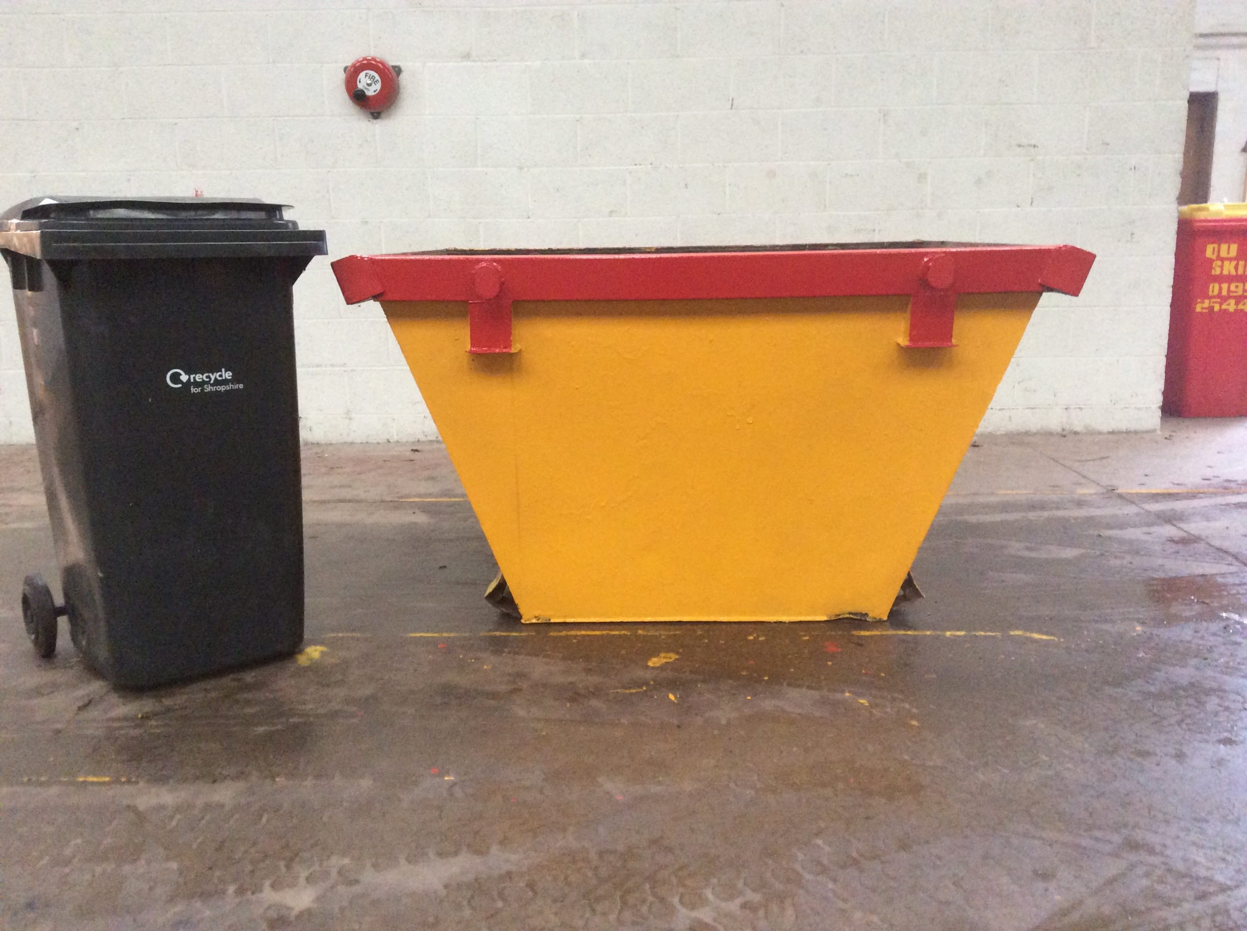 Mini Skip SkipsTelford Cheap Skips in Telford
