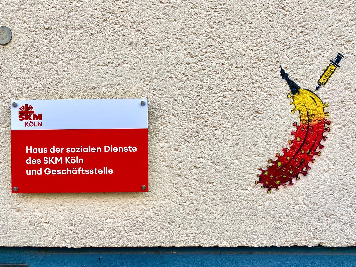 Pressemitteilung Aktionskunstler Baumgartel Sprayt Impfbanane Fur Den Skm Koln Skm Koln
