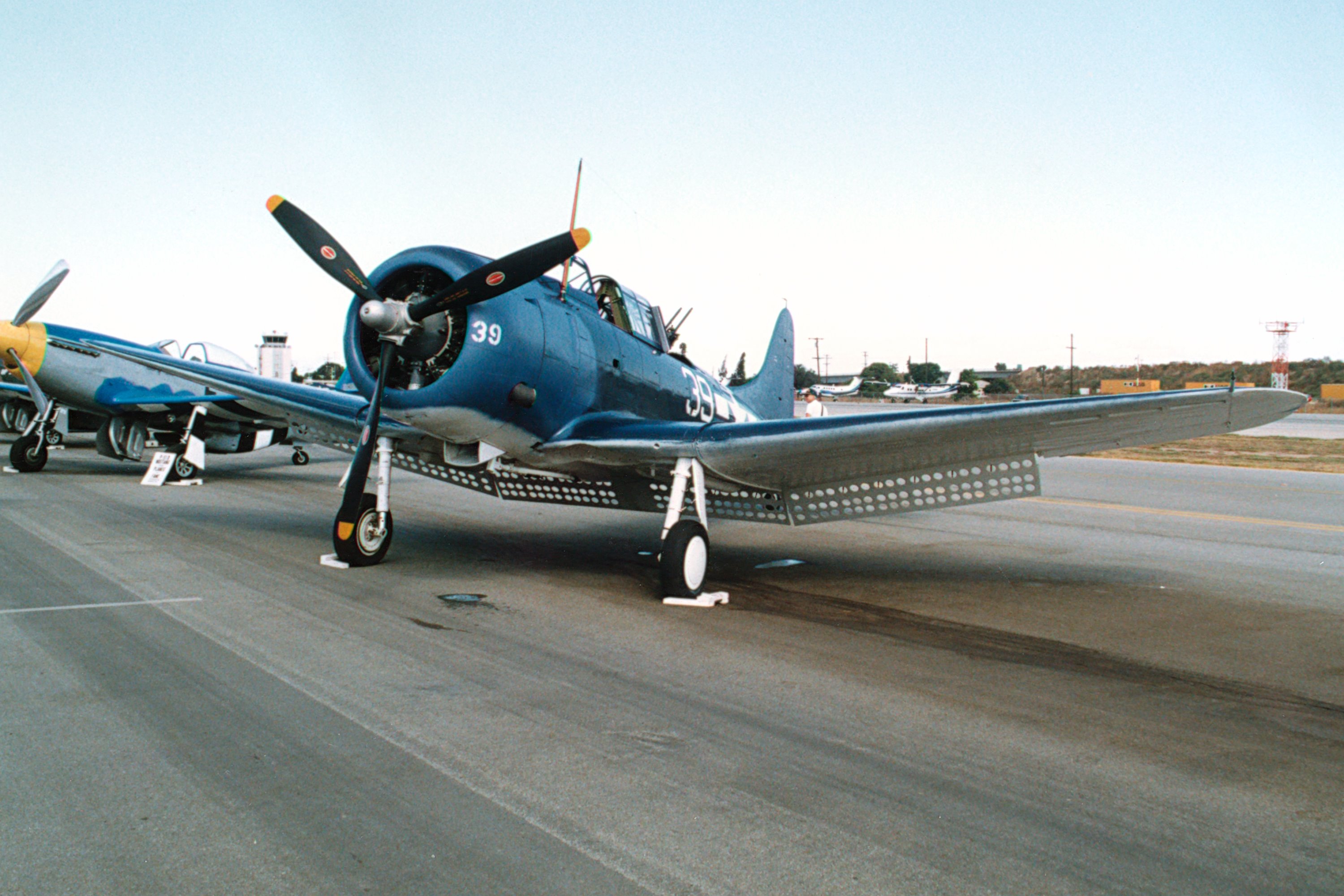 Douglas SBD5 Dauntless, Carrierbased Singleengine Twoseat Lowwing