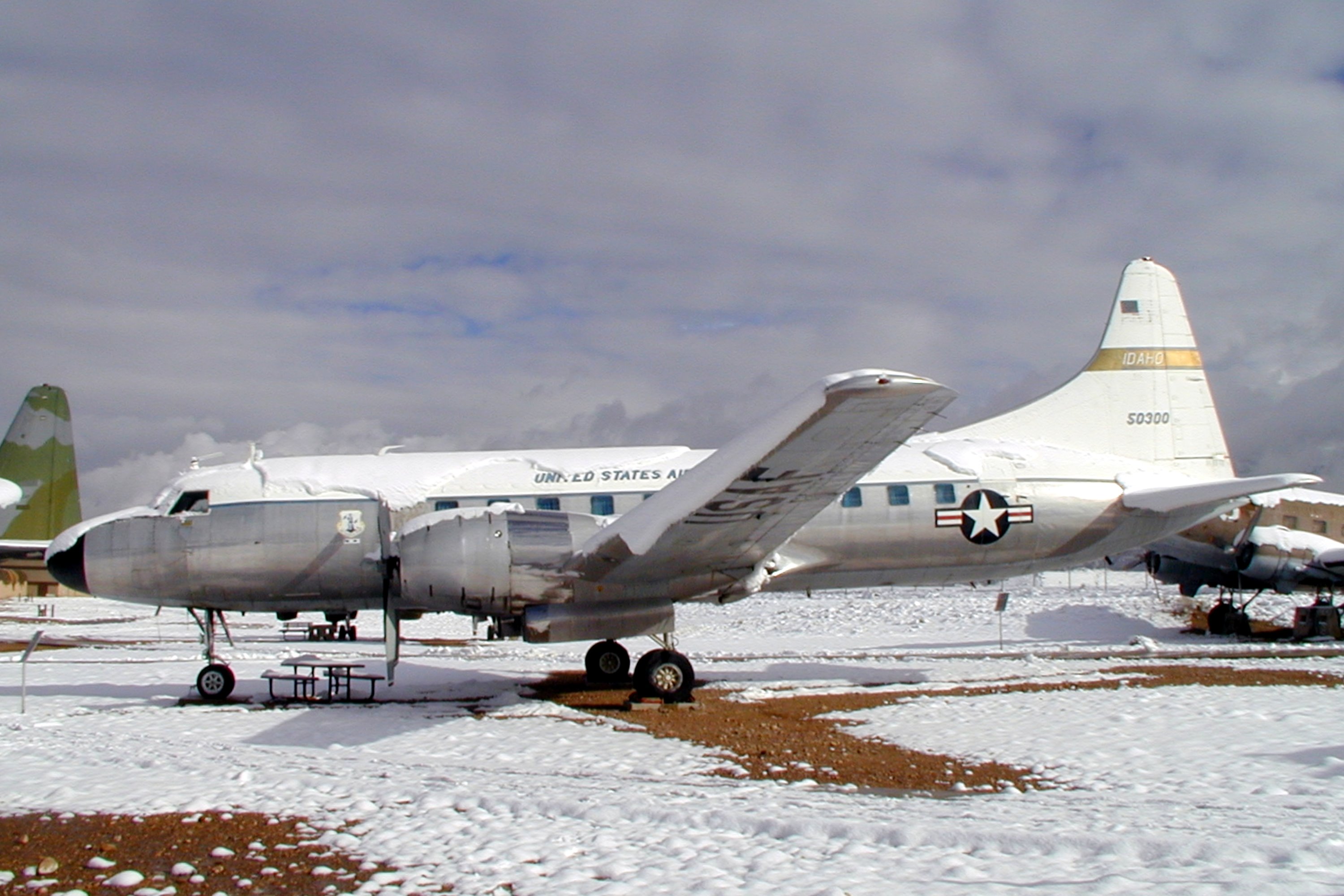 Convair C131D Samaritan, Twinengine lowwing tricyclegear military