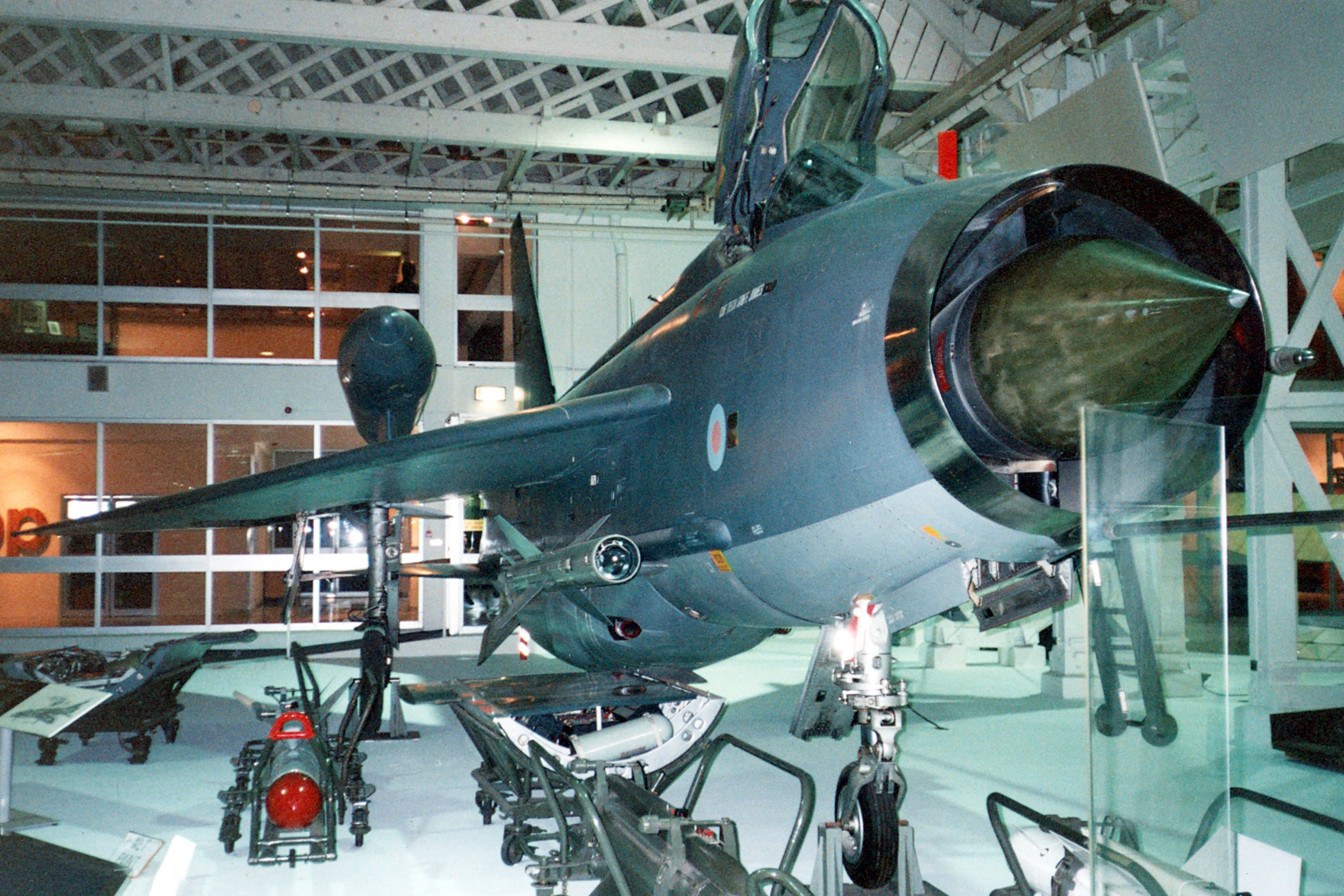 English Electric Lightning F.Mk.6, Twoengine singleseat midwing