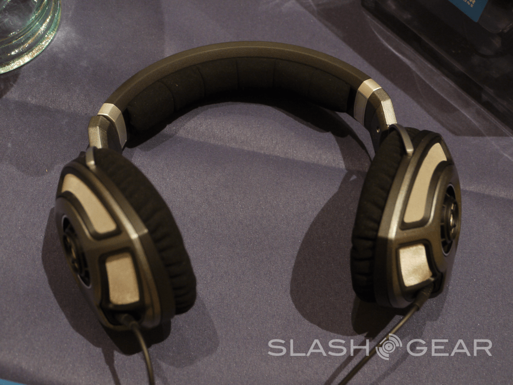 Sennheiser HD 700 Hands-On - SlashGear