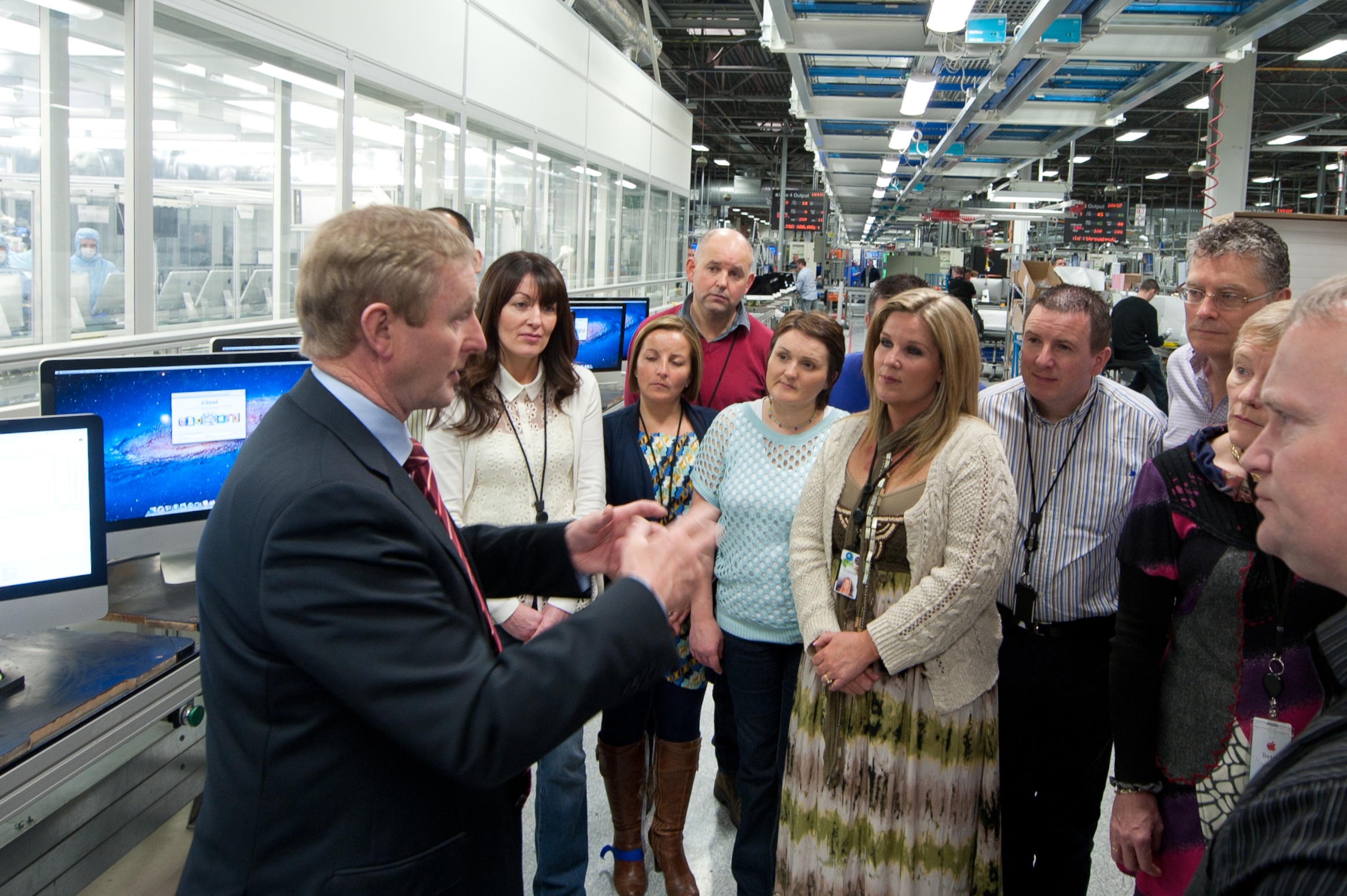 Apple Ireland political visit applauds Euro expansion