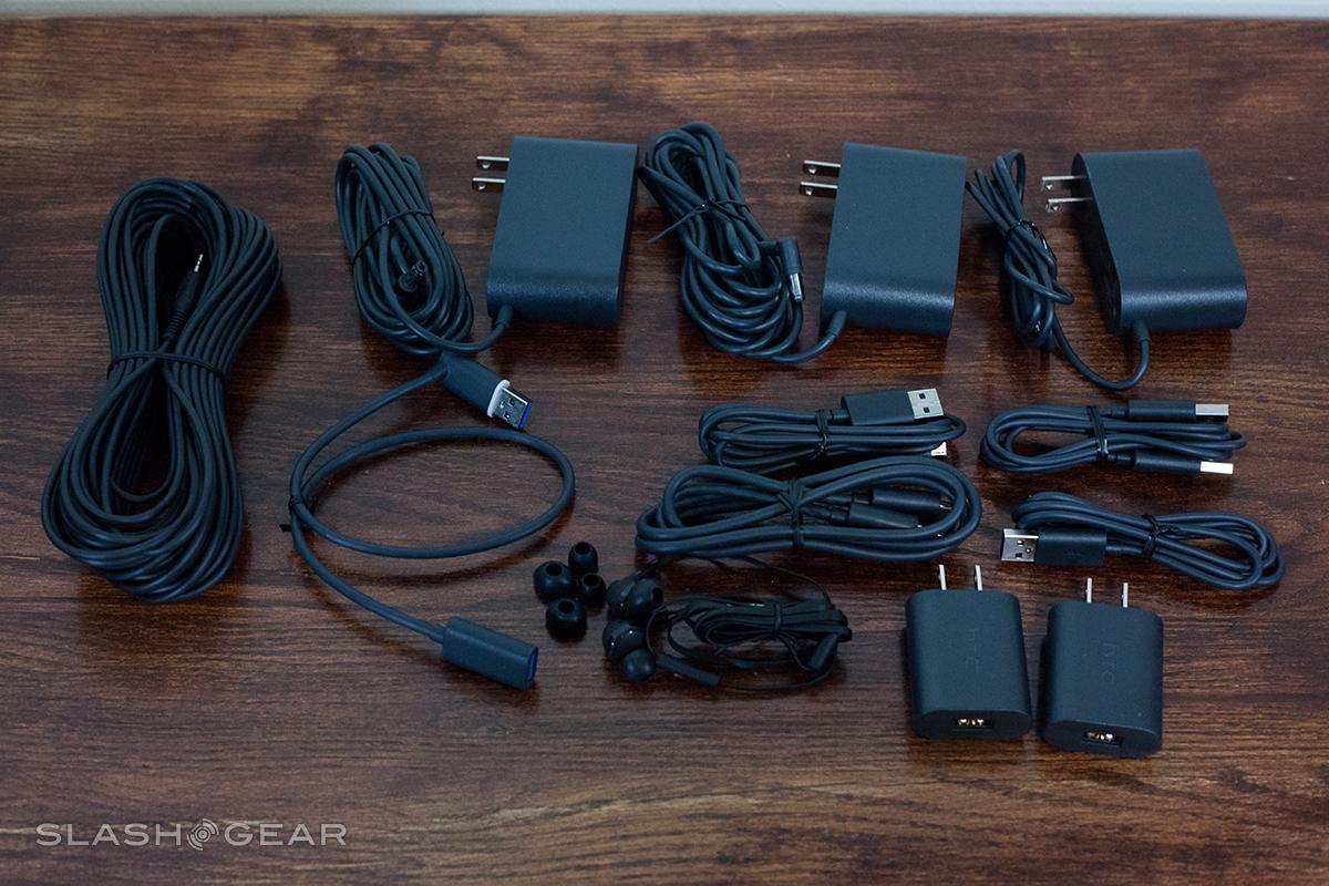 HTC Vive First Impressions: Whats In The Box? - SlashGear