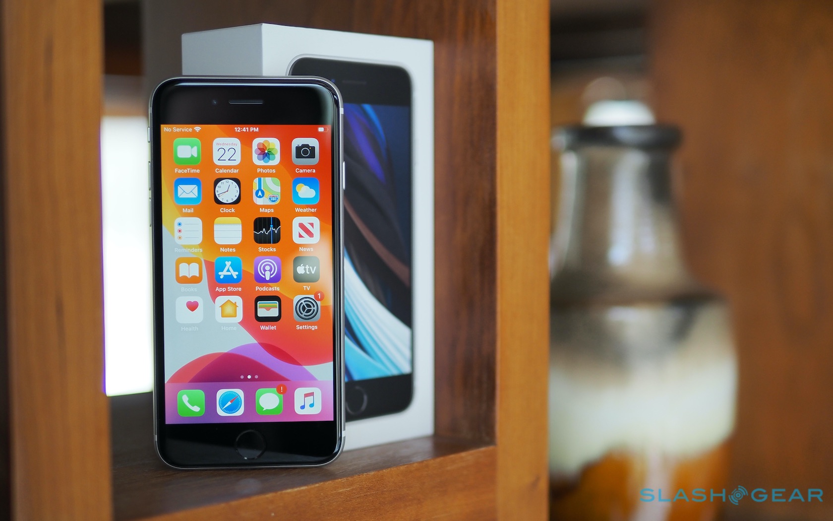 iPhone SE (2020) Review 400 whiplash SlashGear