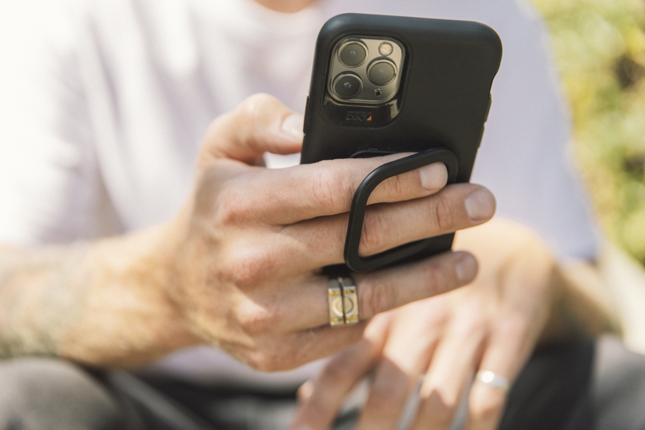 mophie juice pack connect slides a wireless charger behind your phone
