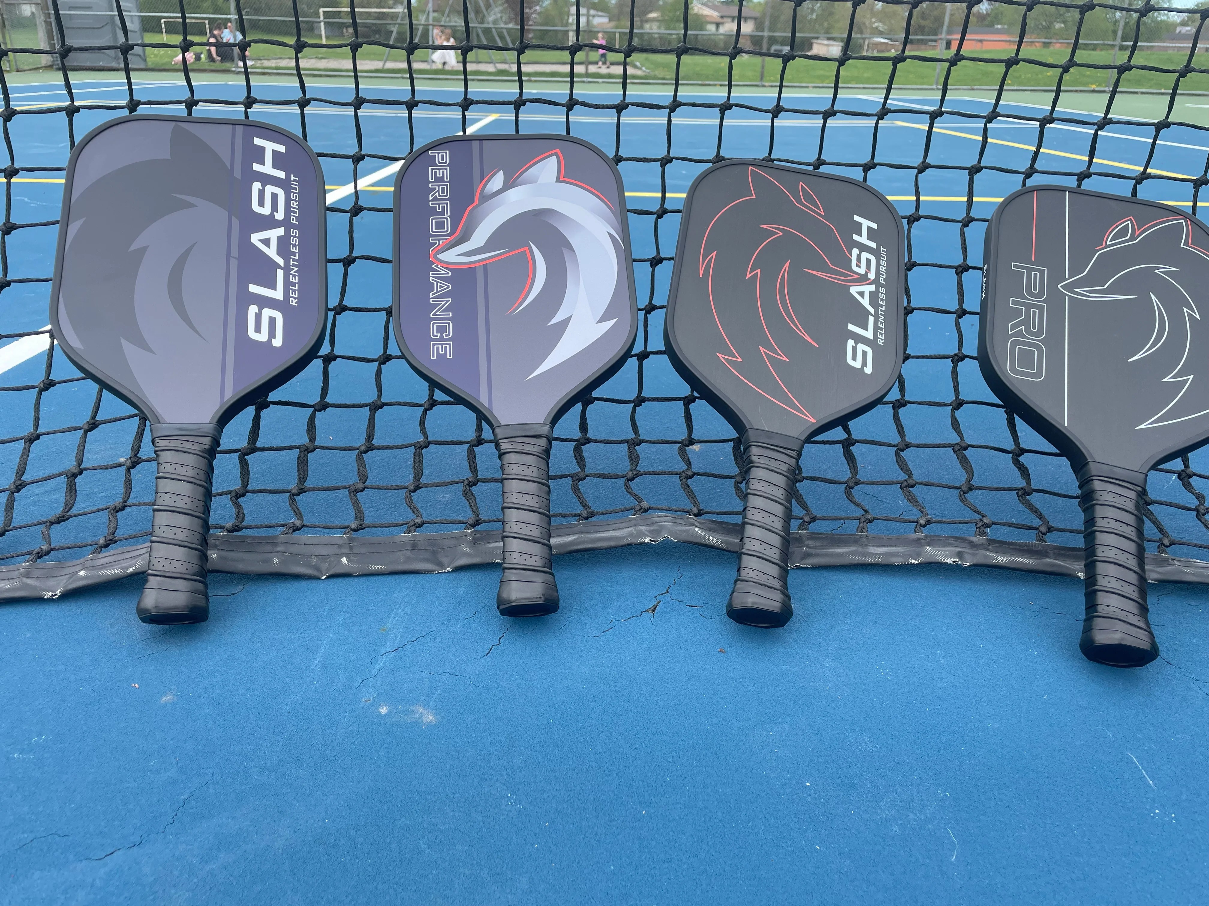 Carbon Fiber vs. Fiberglass Paddles Slash Pickleball