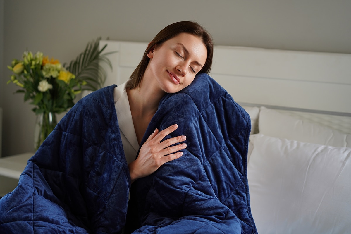 Chronic Pain? 5 Weighted Blankets Designed to Help Manage Fibromyalgia sleepbo