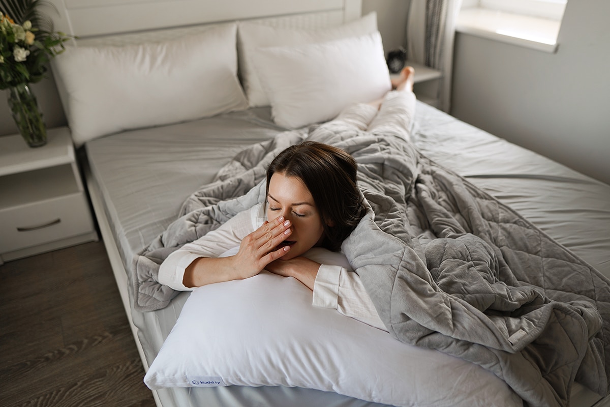 Chronic Pain? 5 Weighted Blankets Designed to Help Manage Fibromyalgia sleepbo