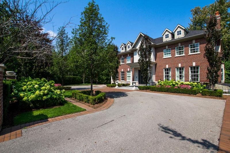 Slideshow PropertySpaces 48 Edenbridge Drive, Etobicoke, ON, Canada