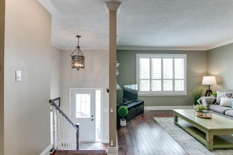 Slideshow PropertySpaces 2 Fox Run Lane, Bradford, ON, Canada