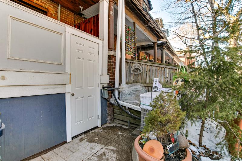 Slideshow PropertySpaces 652 Markham Street, Toronto, ON, Canada