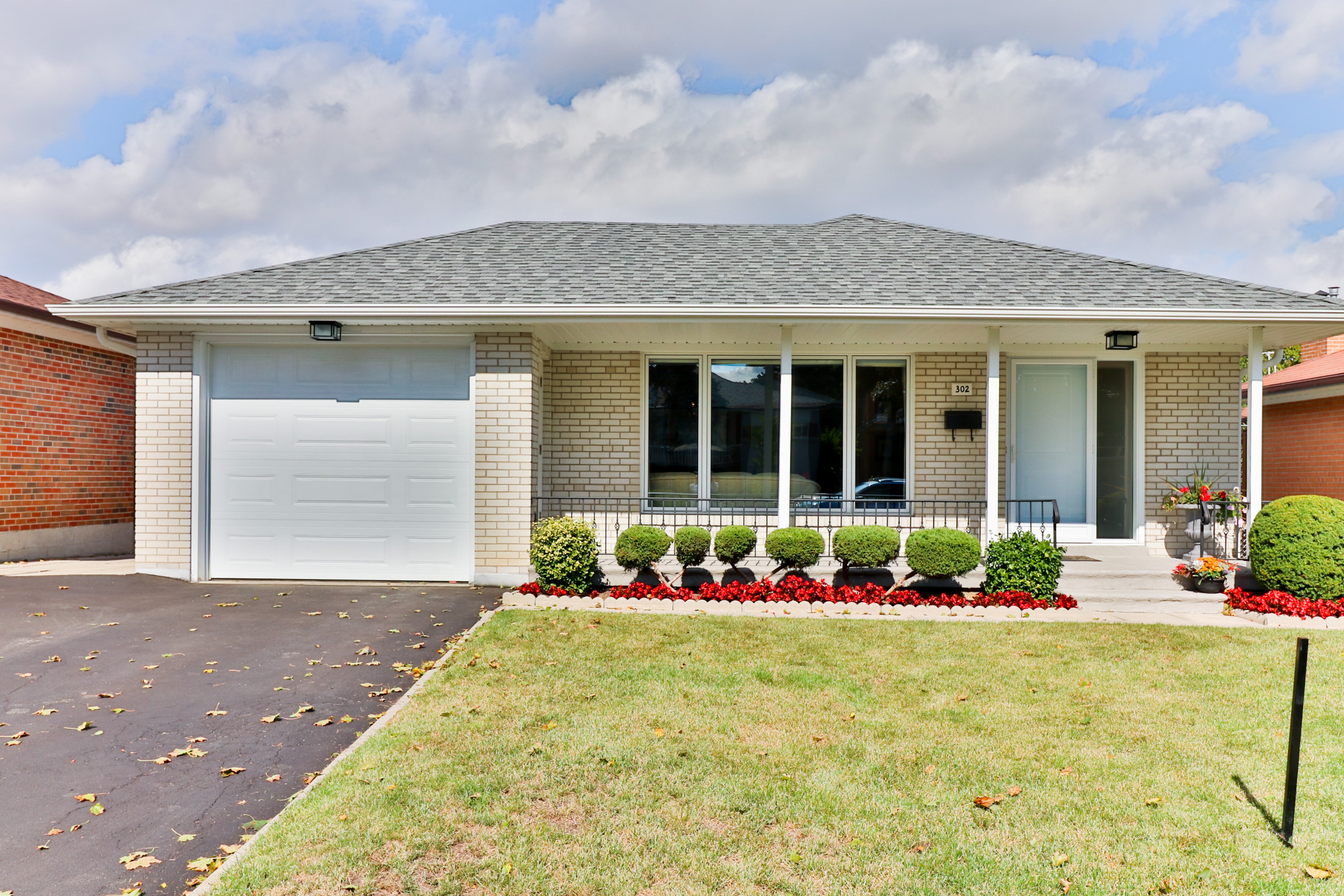 Slideshow PropertySpaces 302 La Rose Avenue, Etobicoke, ON, Canada