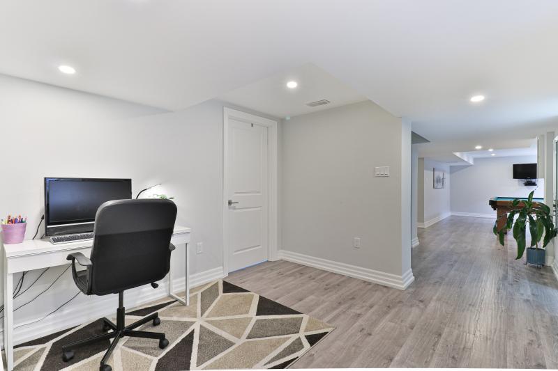 Slideshow PropertySpaces 101 Saskatoon Drive, Etobicoke, ON, Canada