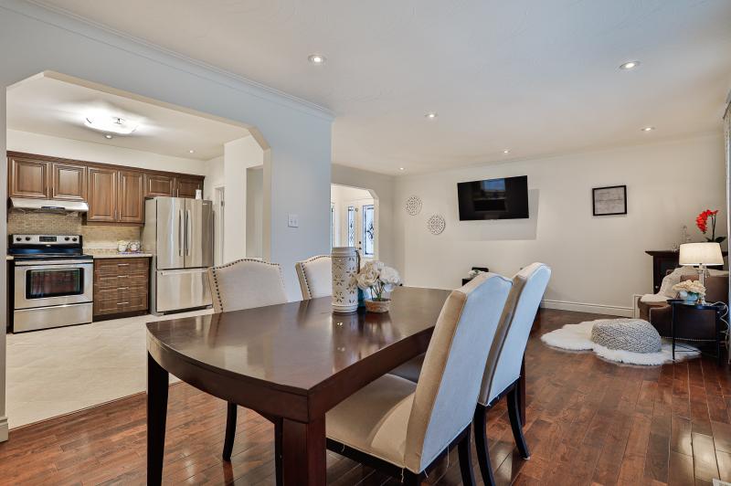 Slideshow PropertySpaces 93 Denbigh Crescent, North York, ON, Canada