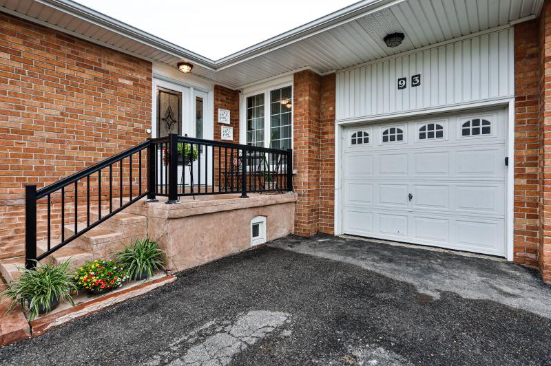 Slideshow PropertySpaces 93 Denbigh Crescent, North York, ON, Canada