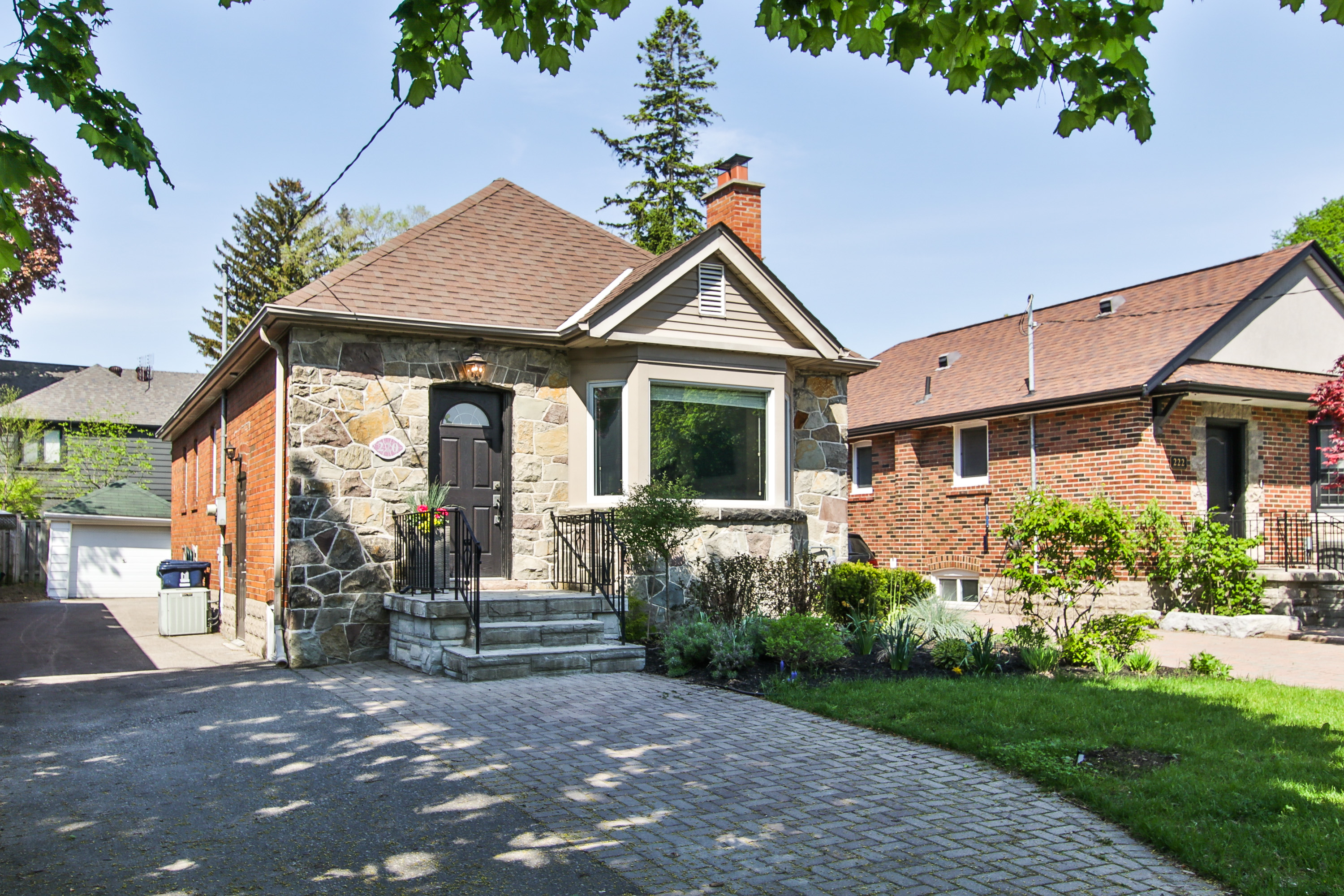 Slideshow PropertySpaces 220 Prince Edward Drive South, Etobicoke